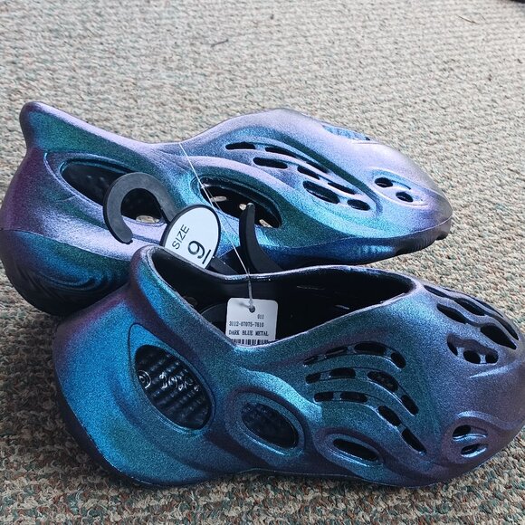 Bon Joll NWOB NWT Metallic Iridescent Puple, Blue,Teal Foam Runners Size 9 - Picture 3 of 4